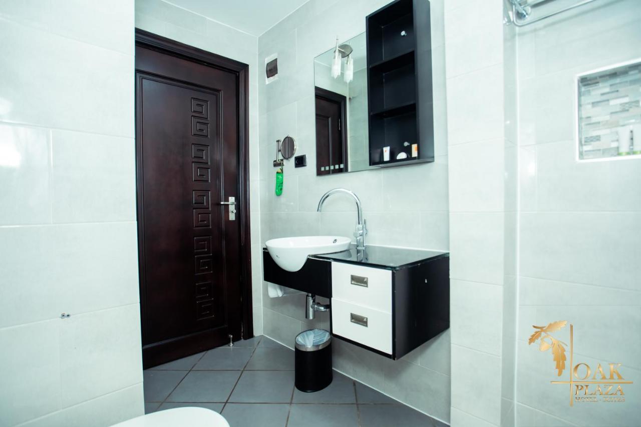 Oak Plaza Hotels East Airport Accra Exterior photo