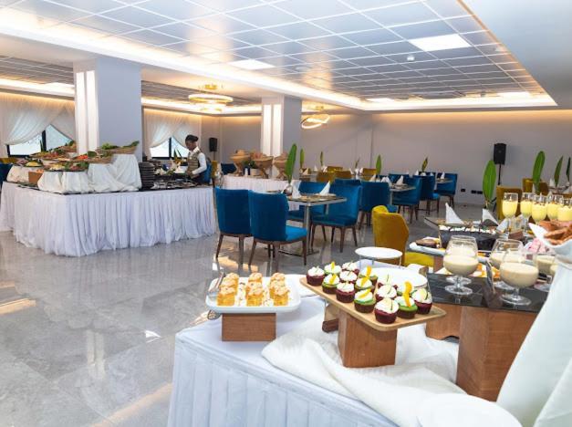 Oak Plaza Hotels East Airport Accra Exterior photo