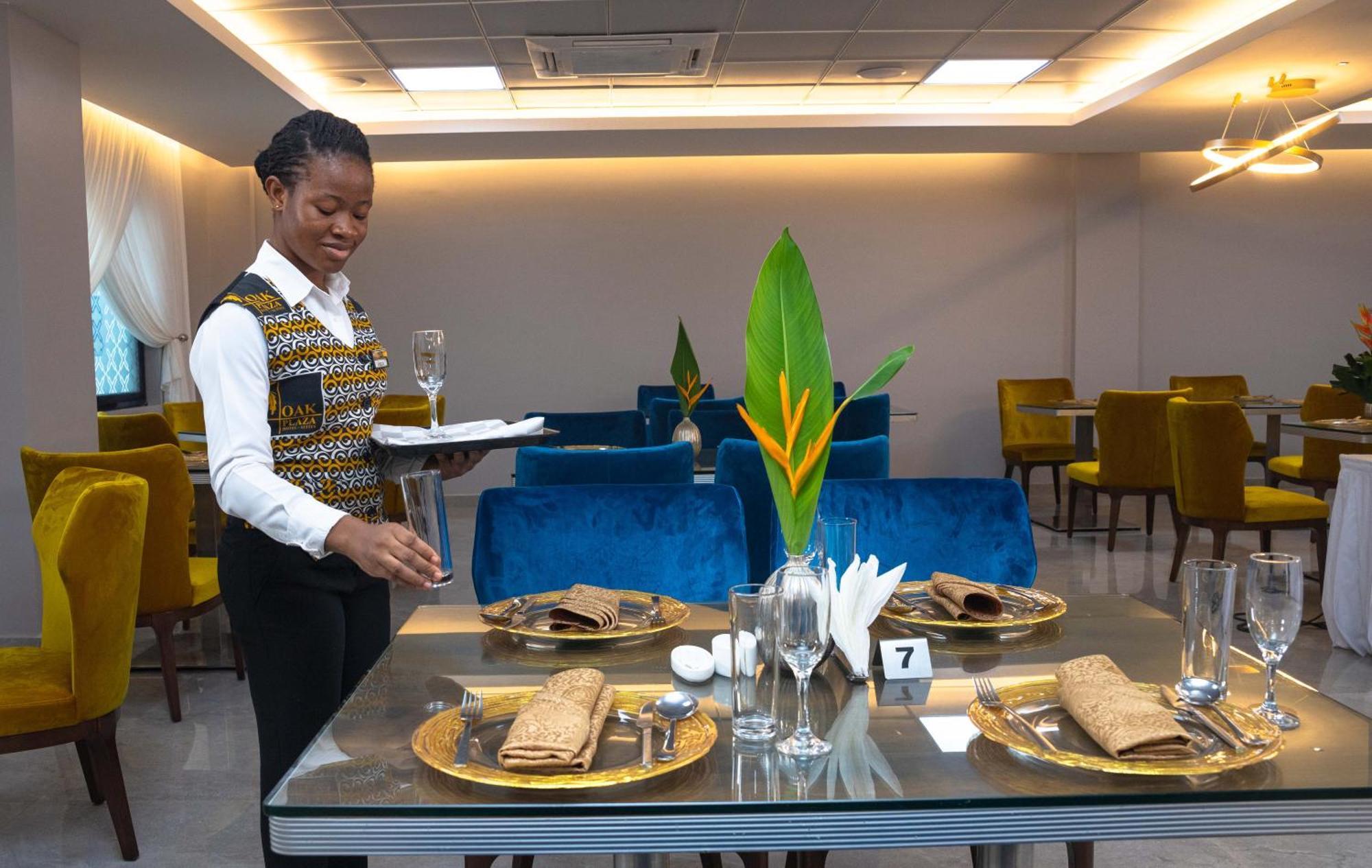 Oak Plaza Hotels East Airport Accra Exterior photo