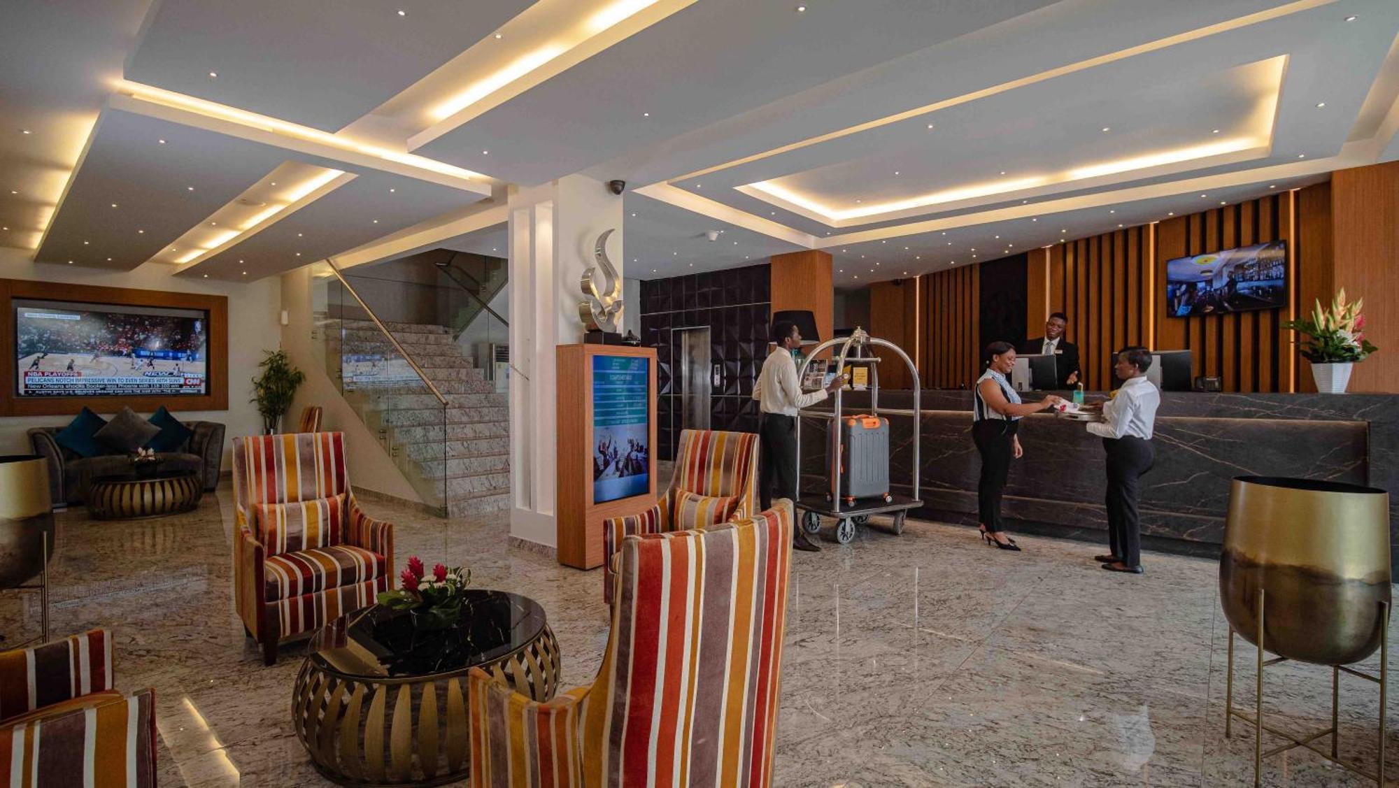 Oak Plaza Hotels East Airport Accra Exterior photo