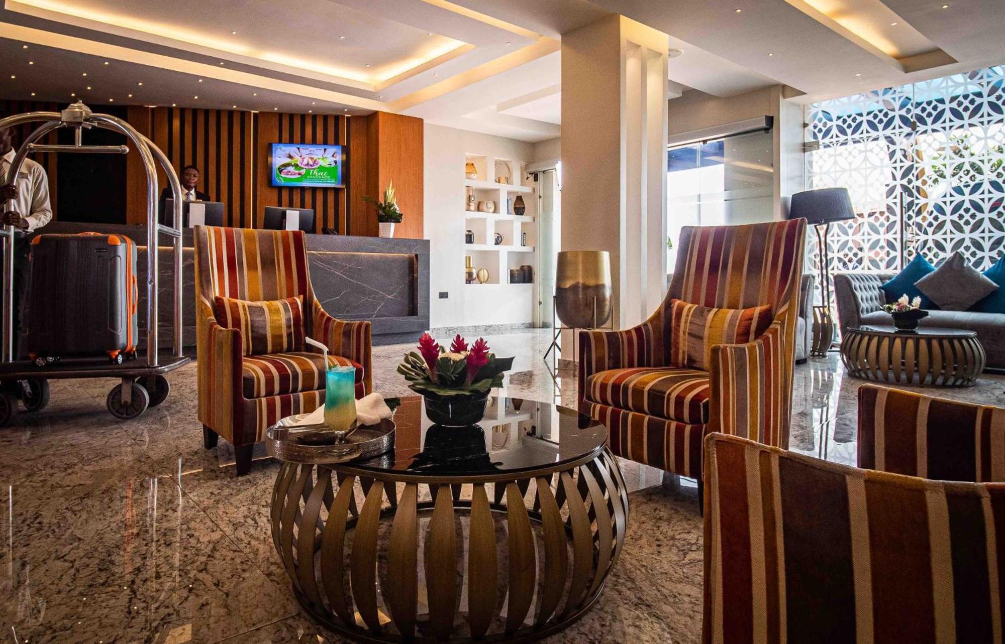 Oak Plaza Hotels East Airport Accra Exterior photo